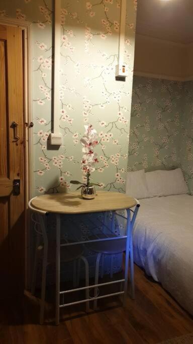 Ensuite Double Room Elizabeth Line Abbeywood Abbey Wood Exterior photo