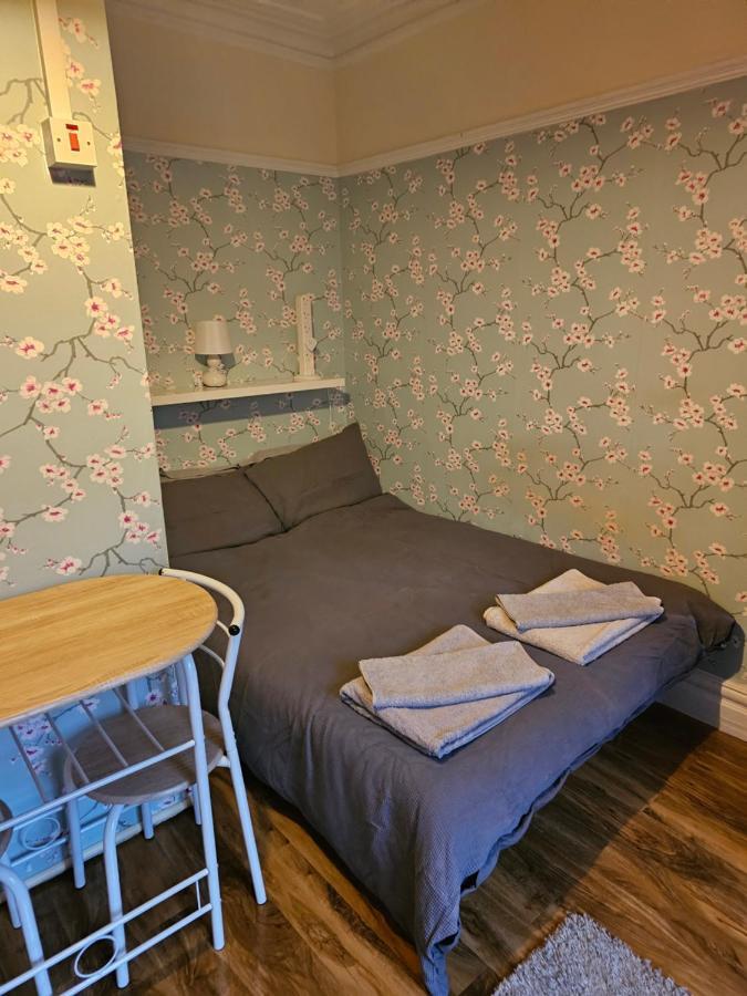 Ensuite Double Room Elizabeth Line Abbeywood Abbey Wood Exterior photo